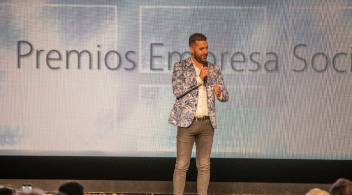 Javier Enzo, Cantó en la Gala Premios Empresa Social 2022